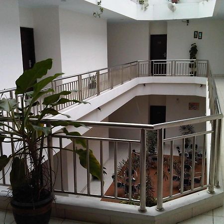 Hotel Lucky Inn Manado Esterno foto