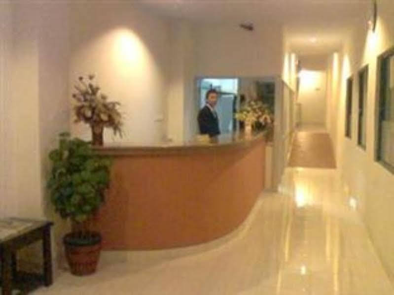 Hotel Lucky Inn Manado Esterno foto
